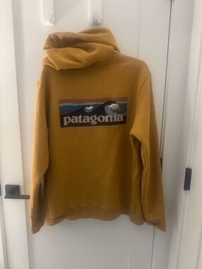 Patagonia Men's Mustard Crewneck Sweatshirt with Logo Graphic